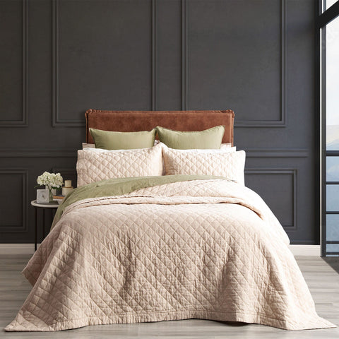 Renee Taylor Cavallo Stone washed French Linen Quilted Bed Coverlet Set Queen/King Natural