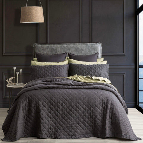 Renee Taylor Cavallo Stone washed French Linen Quilted Bed Coverlet Set Queen/King Magnet