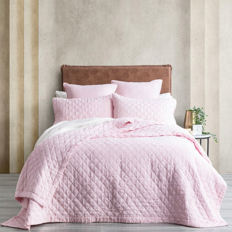 Renee Taylor Cavallo Stone washed French Linen Quilted Bed Coverlet Set Queen/King Rose