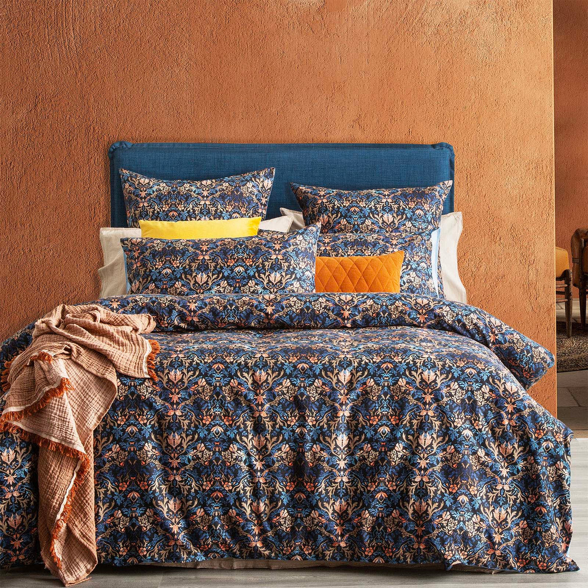 Renee Taylor 300 TC Cotton Reversible Quilt cover sets Super King Blackthorn